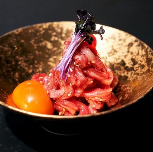 Enjoy Wagyu beef yakisuki and Wagyu beef shabu-shabu prepared right in front of you by the chef.