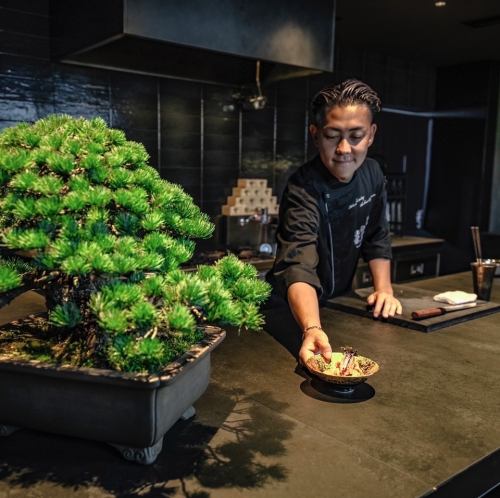 Counter seats where you can enjoy with all your senses
