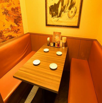 [2nd floor] We have one table seating for 4 people.In a calm space surrounded by warm sofa seats, you can enjoy your meal in a relaxed atmosphere without worrying about those around you.