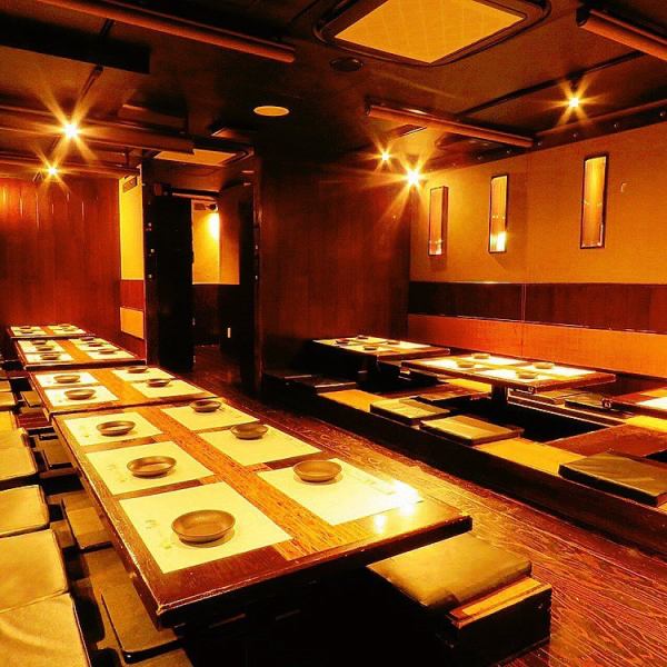 [宴會包間座位] 宴會最多可容納 80 人♪ 2480 日元起的套餐也很划算，吃到飽喝到飽！既然是包間居酒屋，你不用擔心周圍的眼睛，可以慢慢享用美食Masu♪