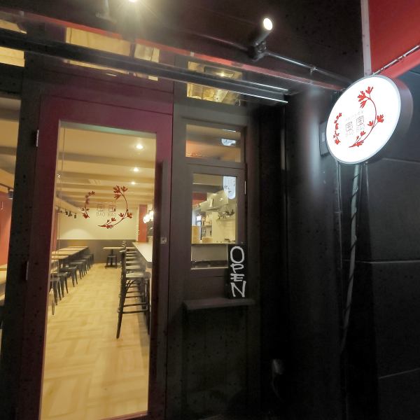 本町駅各線からアクセス抜群。清潔感ある明るい店内は、会社宴会からプライベートまで幅広く対応可能。貸切も相談OK！