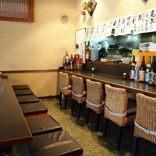 お一人様でもお気軽に！カウンター席がございます。