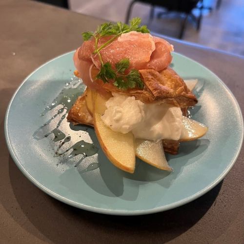 〈名物〉大人のパイの実(フルーツ+マスカルポーネ+生ハム)