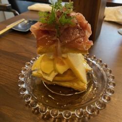 特色菜:Otona no Pai no Mi(水果+马斯卡彭+火腿)