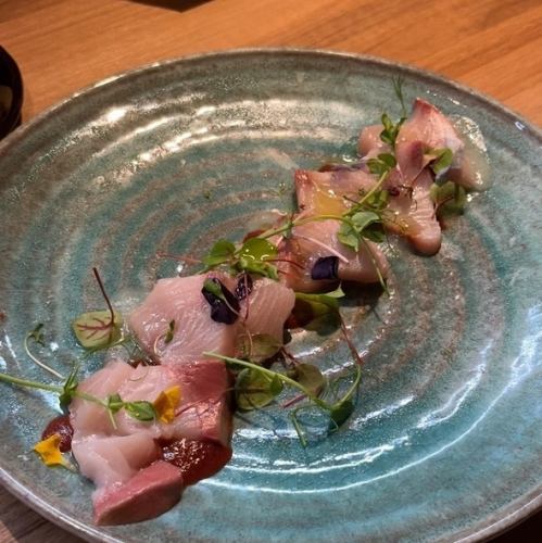 旬の食材を使用した『本日のカルパッチョ』