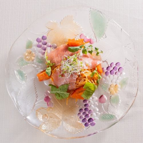 生ハムとルッコラのトマトソース