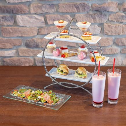 1/5부터 <1월 한정> 딸기 애프터눈 티 세트 ※전날까지의 완전 예약제