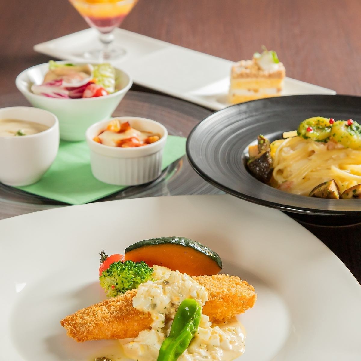 焼きたてパンと結婚式場シェフの本格料理をお楽しみください