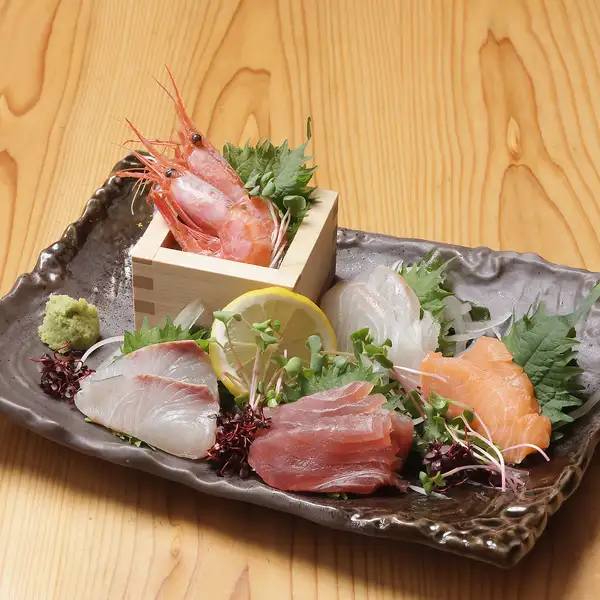 【大阪市場直送】鮮魚を堪能する刺身盛り合わせ