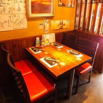 【1st Floor】 You can see the counter, greedy table seat! It is "chic" to drink with friends beside Teppanyaki's lively feeling!
