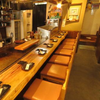 【1st Floor】 Counter seats popular for dating as well as regulars.A special seating of 'Tachibana' who can enjoy dynamic cuisine scenery, not to mention it ★