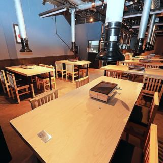 40名～50名様程度の団体様なら、店舗丸ごとの貸切が可能です！9つのテーブル席とカウンターを自由に使って、仕切りのない一体感あふれる大宴会を。全席にコンロ完備なので、全員で一斉に「魚串」を焼き上げるライブ感は貸切ならではの醍醐味です。会社行事や打ち上げなど、特別な夜を最高に盛り上げます。