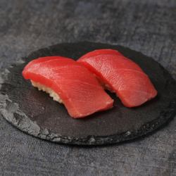 にぎり食べ比べ 本まぐろ (2貫)