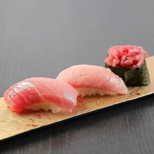高級寿司が食べ放題♪