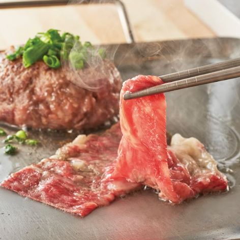 黒毛和牛「WAGYUDIAMONDFUJI」100％使用。卵黄付き