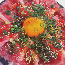 和牛炙り刺しユッケ