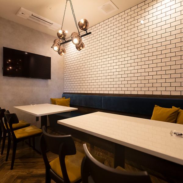 【個室も完備しております】6名様~10名様までご案内可能な個室を1部屋ご用意しております。仲間との飲み会やご家族でのお食事、ちょっとした集まりなど、シーンに合わせて快適にご利用いただけます◎ご希望のお客様はお気軽にご相談ください♪