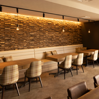 ゆったりとお寛ぎ頂けるソファ席もご用意しております。女子会などのご利用にもおすすめです。