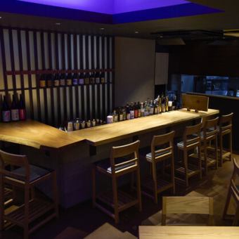 【～2名様まで】6名様まで着席可能なカウンター席をご用意しております。お1人様・常連様も大歓迎！お酒がずらりと並ぶおしゃれなカウンターで、精一杯おもてなしいたします。