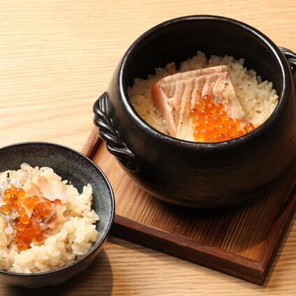 鮭といくらの炊込み土鍋ごはん