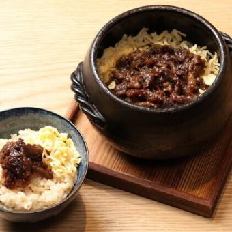 オリーブ牛筋時雨煮の炊込み土鍋ごはん