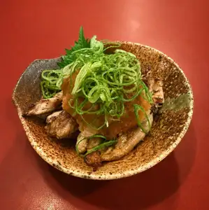 鸡脖配白萝卜丝和柚子醋