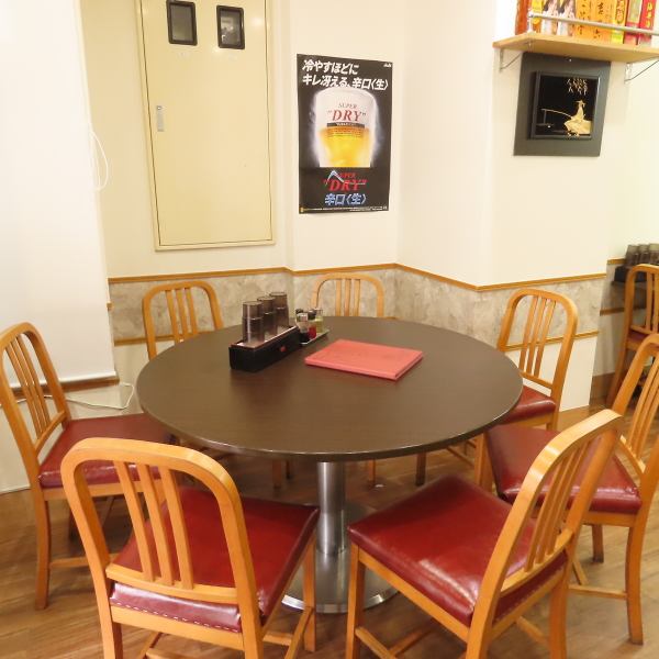 【少人数のお集まりから大型宴会まで◎】ご家族での食事会やご友人同士の飲み会、各種ご宴会や女子会は「中華料理　歓喜」におまかせください♪4名掛けのテーブル席他、6名掛けや大人数でご利用いただける8名掛けのテーブル席など、幅広いシチュエーションに対応いたします◎