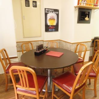 6名掛けのテーブル席は、女子会やママ友同士のランチなど、ちょっとしたお集まりにもぴったりな広さ◎アットホームな雰囲気に美味しい中華、そこにお酒も添えると、笑顔も会話も弾みます♪