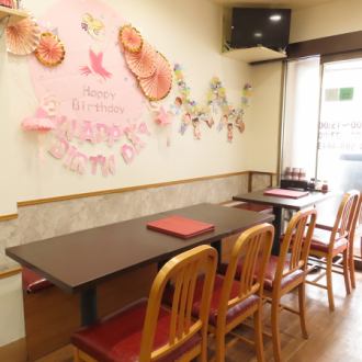 ご家族2世帯でのお食事に大変おすすめな、8名掛けのお席もございます！日本人の食べやすいマイルドな味わいで仕上げた中華料理は、お子様も交えての食事会にぴったり◎ソフトドリンクの種類も豊富にご用意しております♪