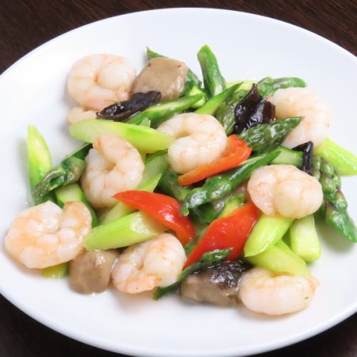 新鮮な海老とアスパラの絶妙なハーモニー