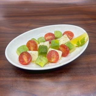 アボカドカプレーゼ