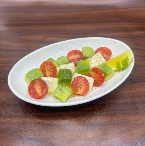 アボカドカプレーゼ