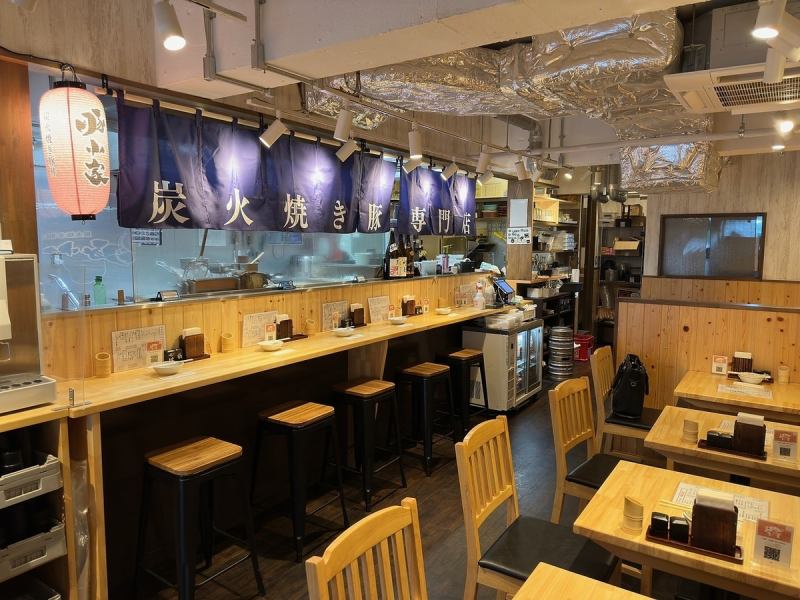 It's perfect for a quick drink after work! The atmosphere is casual and easy to drop in to, and the food and drinks are cheap and delicious. It's only a 3-minute walk from Takatsukishi Station, so you can stop by after work! We look forward to your visit!