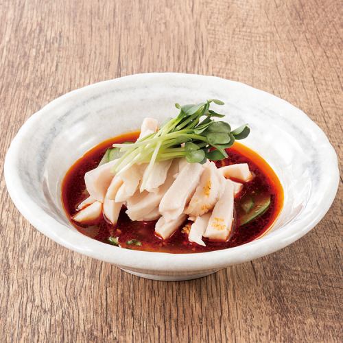 鲜嫩纯种鸡的美味鸡肉，令人垂涎欲滴。