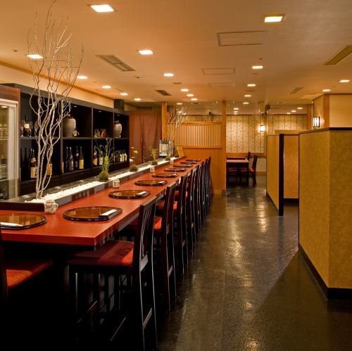 Enjoy a spacious banquet in a calm Japanese space, with spacious table seating available.