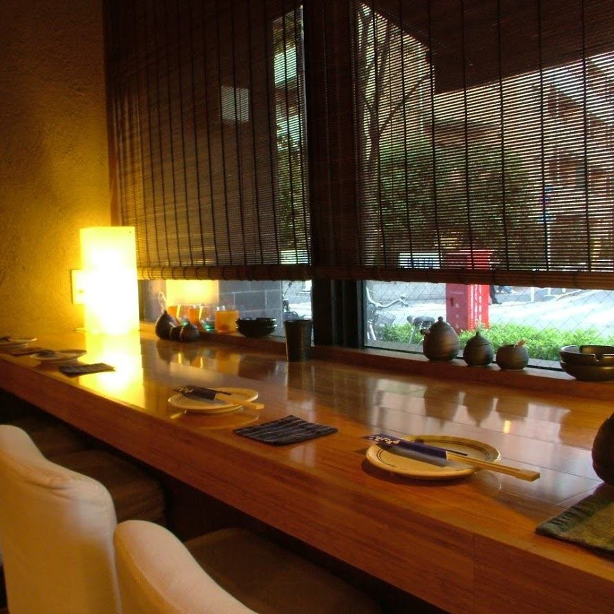 Equipped with side-by-side couple seats! Enjoy a special moment in an elegant and Japanese-style space♪