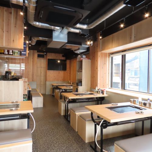 大人数でも安心の店内！