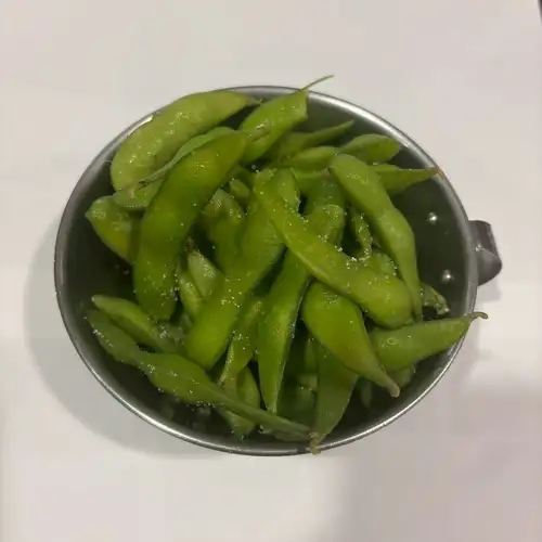 毛豆/泡菜/鹹海鮮/涼拌豆腐