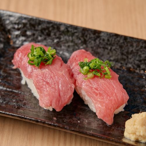 Red horse meat sushi (2 pieces)