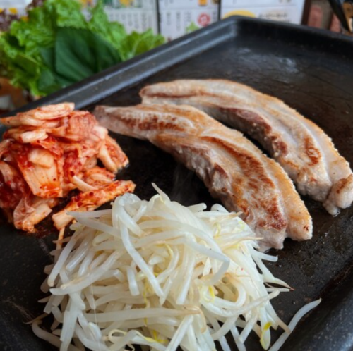 Teppanyaki grilled top-quality ribs of Ibaraki Prefecture's brand pork "Miaki Pork"