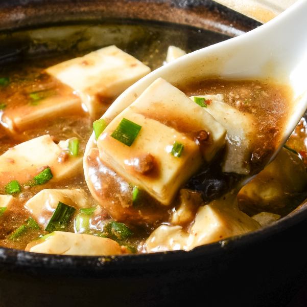 Simmering, simmering chicken broth and tofu