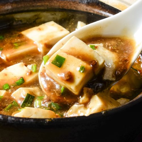 Simmering, simmering chicken broth and tofu