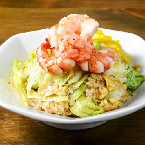 Juicy shrimp and lettuce fried rice