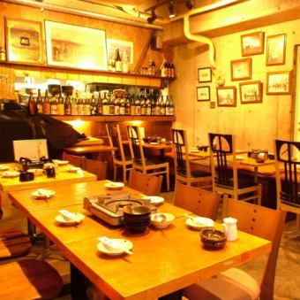 会社帰りに気の合う仲間や、女子会などにも人気のお席です。お祝いにも最適！4名以上のコース利用でホールケーキサービス♪
