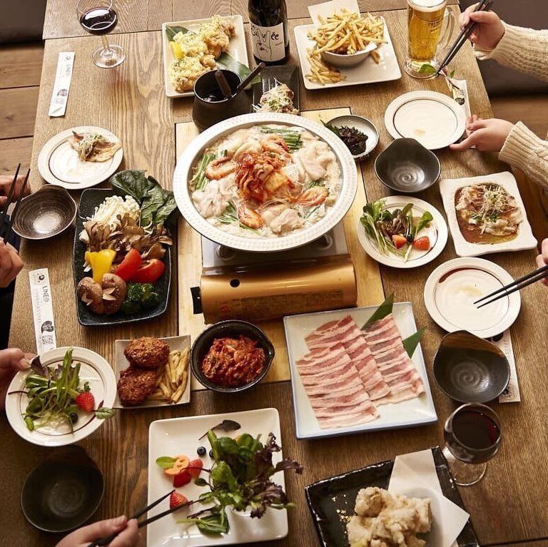 厳選された新鮮食材と、本場の博多料理が織りなす絶品の数々を、ご堪能あれ。