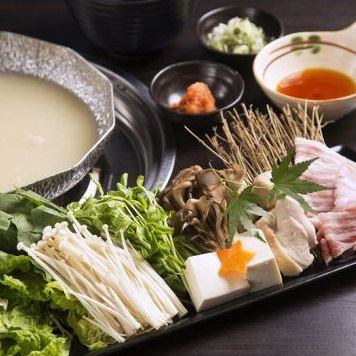 自家製ポン酢でサッパリ食べる♪「はかたや！」の水炊き