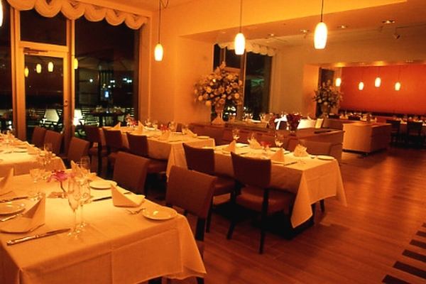 当店のソムリエが厳選したワインを取り揃えております！