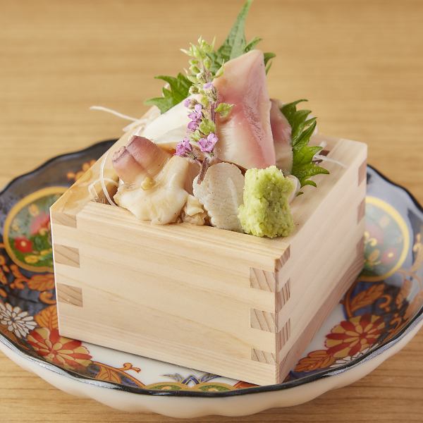 破格の199円！"海鮮升盛り"で、北陸の鮮度をそのまま味わう。日本酒との相性も最高です。