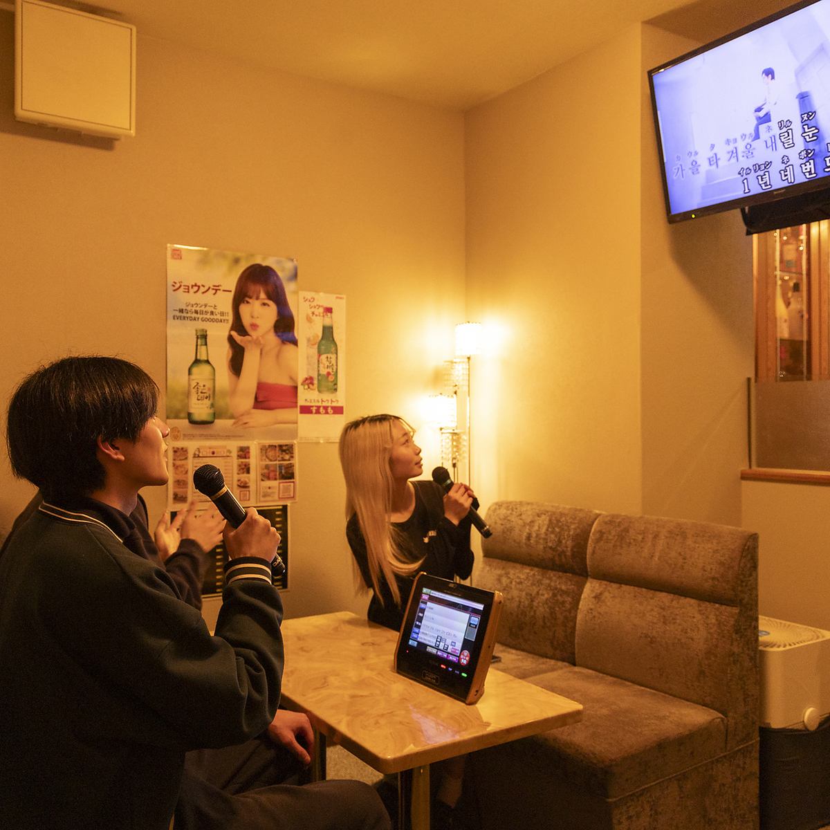 Enjoy all-you-can-sing karaoke at DAM! Can be reserved for groups of 8 or more♪