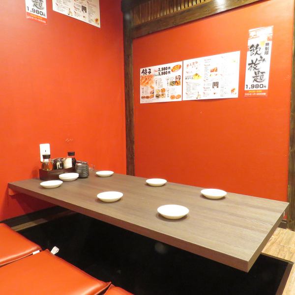 A digging tatami mat seat that can be used according to various scenes.It is also possible to reserve the floor ♪ Please use it for various banquets, girls' parties, joint party, circle drinking etc!